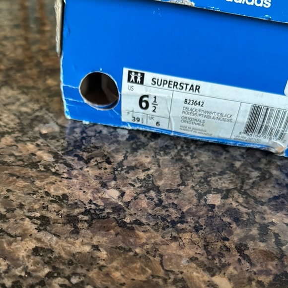 Adidas unisex superstar White and Blue Sneakers Classic Design M6.5 W 8 - Picture 10 of 11